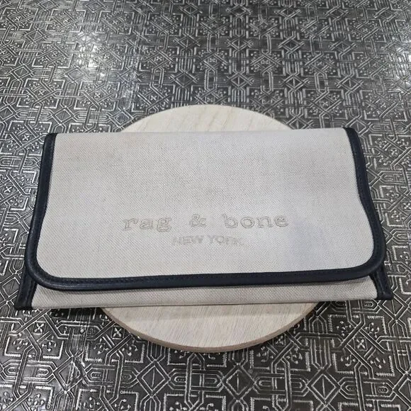 🐢 rag & bone pilot clutch. Like New - Picture 9 of 11